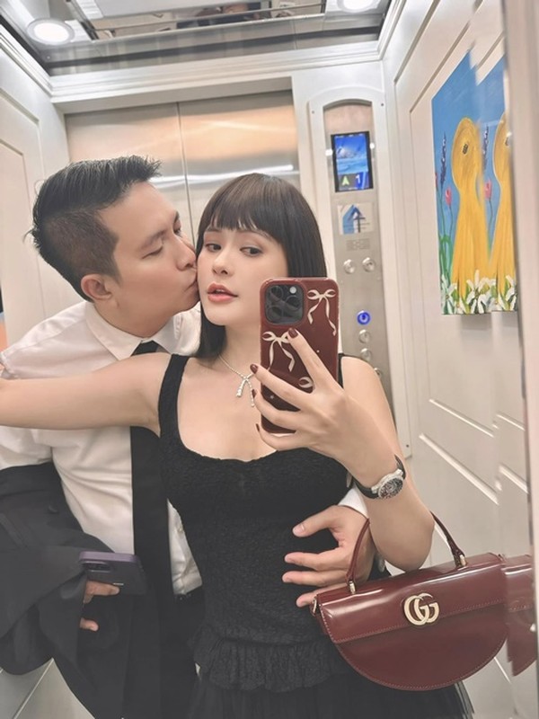 Hôn nhân màu hồng của ca sĩ Đoàn Di Băng và chồng doanh nhân Hôn nhân màu hồng của ca sĩ Đoàn Di Băng và chồng doanh nhân