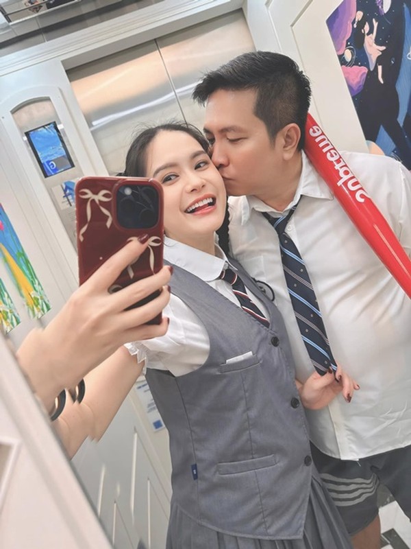 Hôn nhân màu hồng của ca sĩ Đoàn Di Băng và chồng doanh nhân Hôn nhân màu hồng của ca sĩ Đoàn Di Băng và chồng doanh nhân