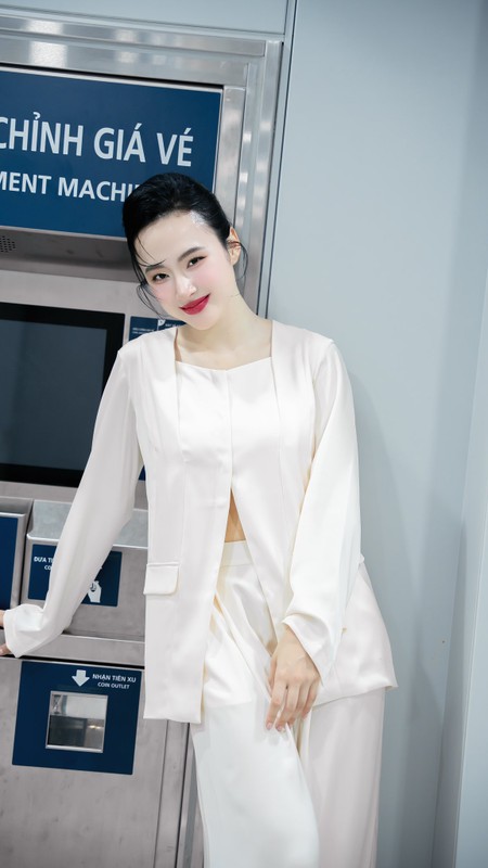Angela Phương Trinh khoe thân hình "đô con" sau nhiều năm tập tạ