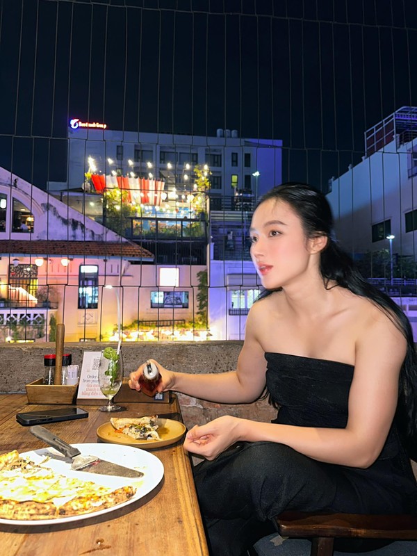 Angela Phương Trinh khoe thân hình "đô con" sau nhiều năm tập tạ