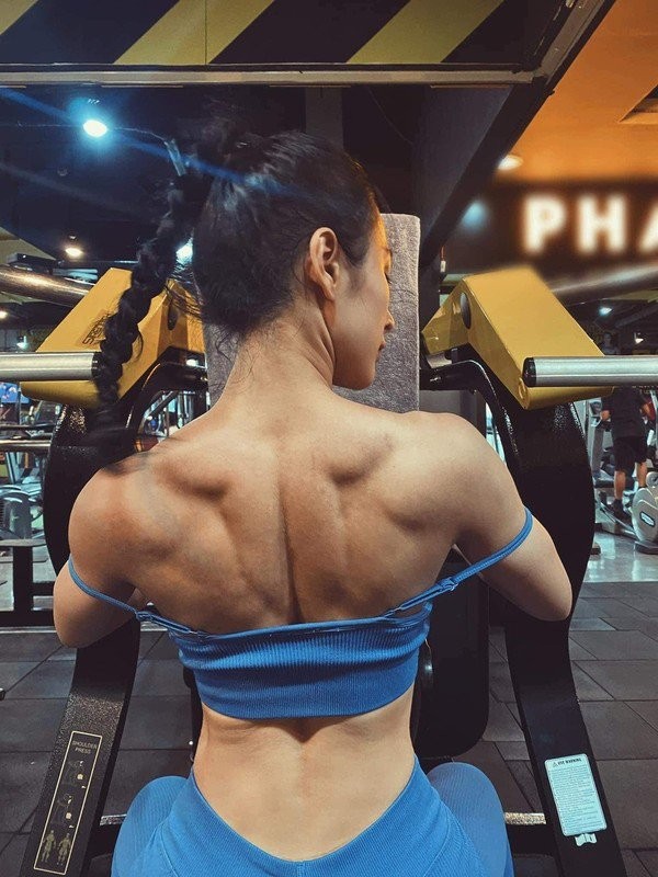 Angela Phương Trinh khoe thân hình "đô con" sau nhiều năm tập tạ