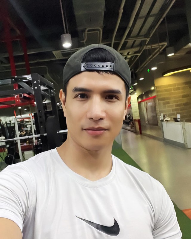 Danh tính nam thần xuất hiện trong MV mới của Thiều Bảo Trâm