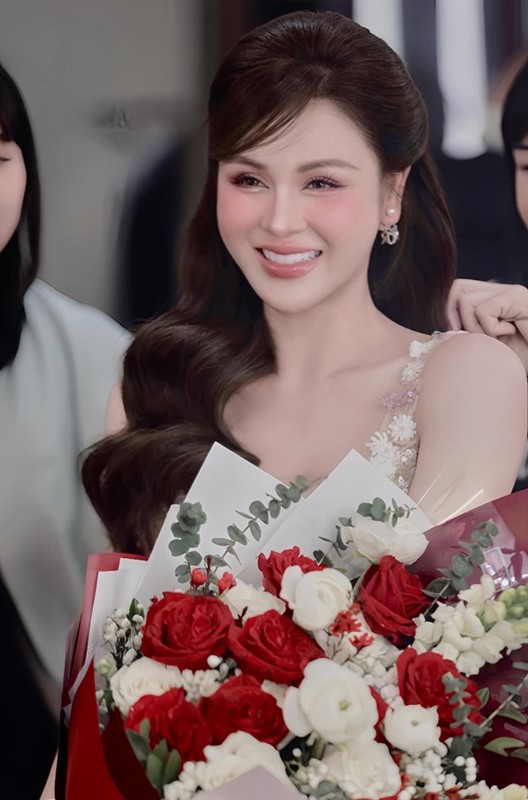 Lương Thu Trang đóng “Cha tôi, người ở lại”, đẹp gây mê
