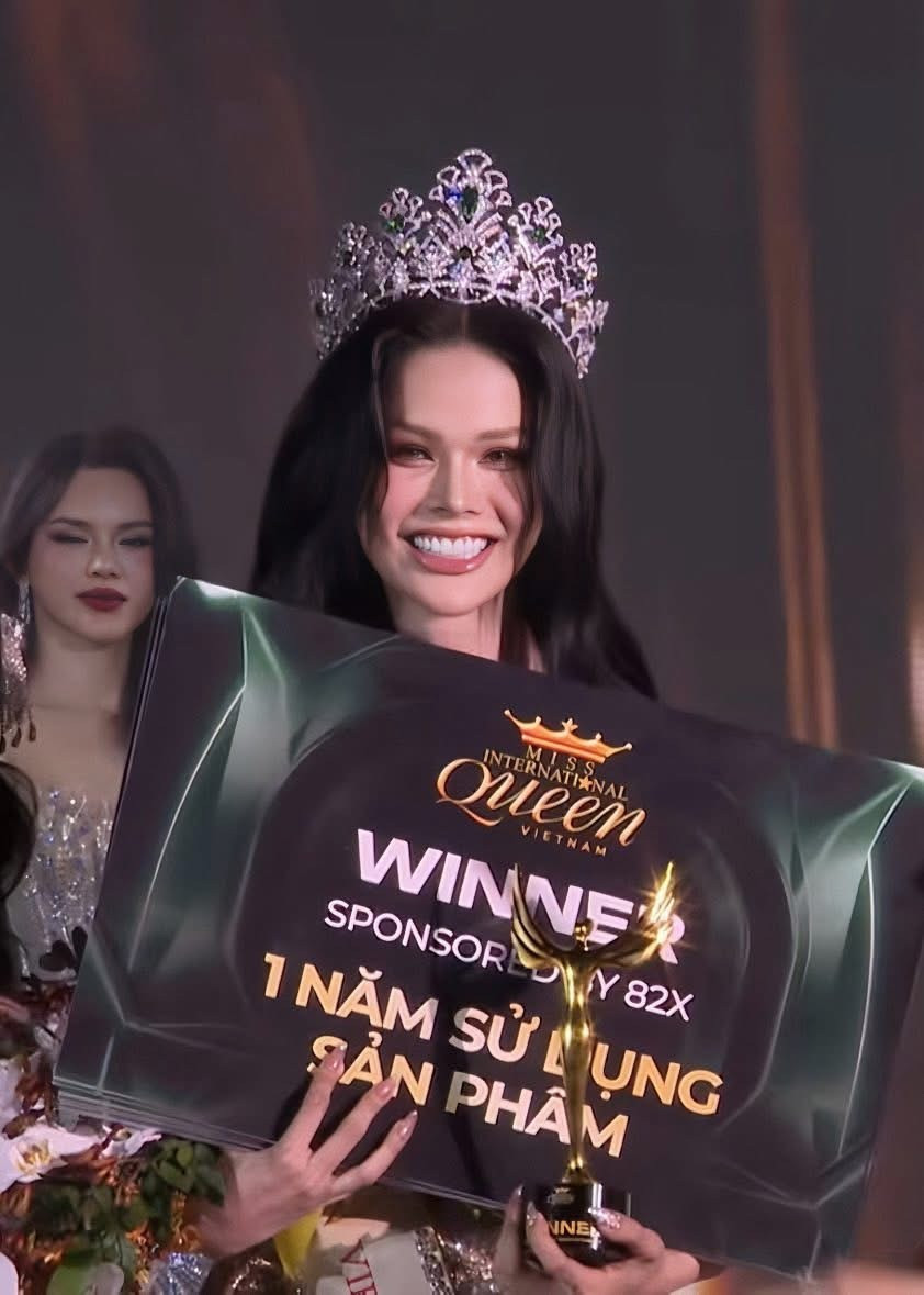 Người đứng sau hào quang của Hoa hậu chuyển giới Hà Tâm Như