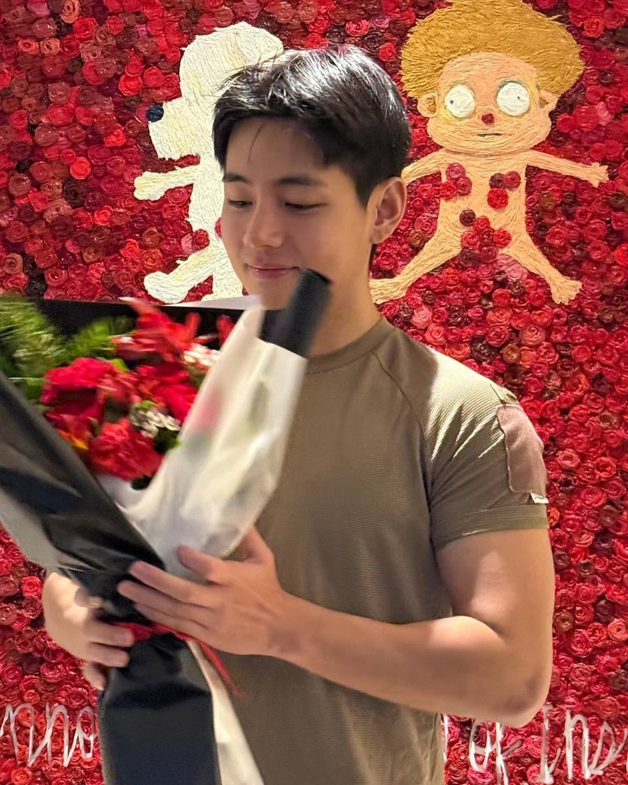 V (BTS) nhận danh hiệu 'đặc biệt' khiến nhiều cánh mày râu mơ ước
