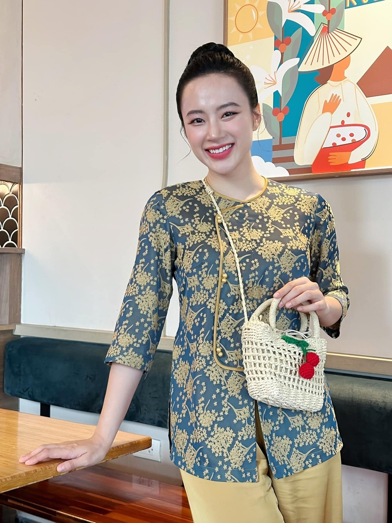Angela Phương Trinh lại khoe bờ vai vạm vỡ, cơ bắp cuồn cuộn