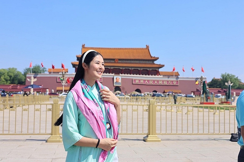 Hoa hậu Ngọc Hân mang bầu 5 tháng, khoe nhan sắc rạng rỡ