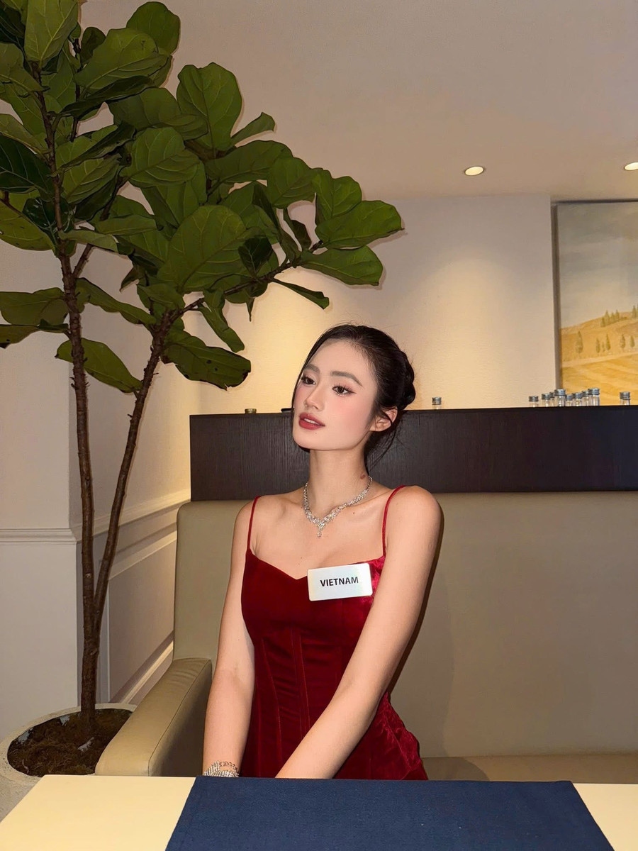 Hoa hậu Ý Nhi liên tục trượt các giải thưởng phụ tại Miss World
