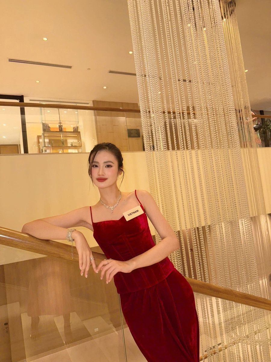 Hoa hậu Ý Nhi liên tục trượt các giải thưởng phụ tại Miss World