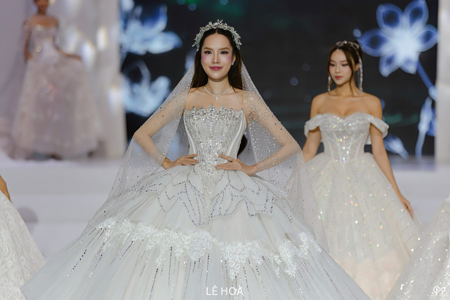 Lê Hoàng Phương 'càn quét' loạt sàn diễn, khẳng định vị trí Top Model