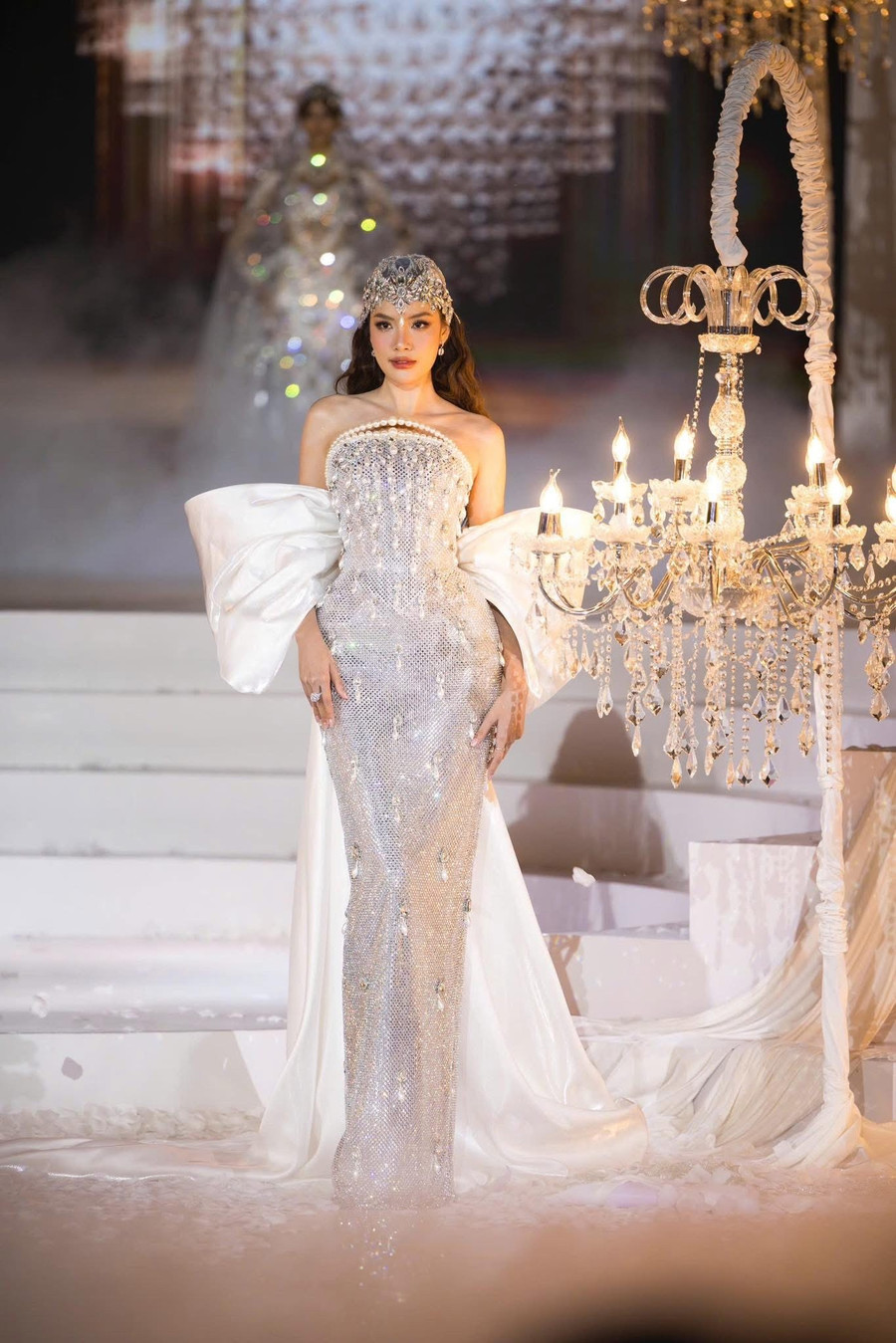 Lê Hoàng Phương 'càn quét' loạt sàn diễn, khẳng định vị trí Top Model