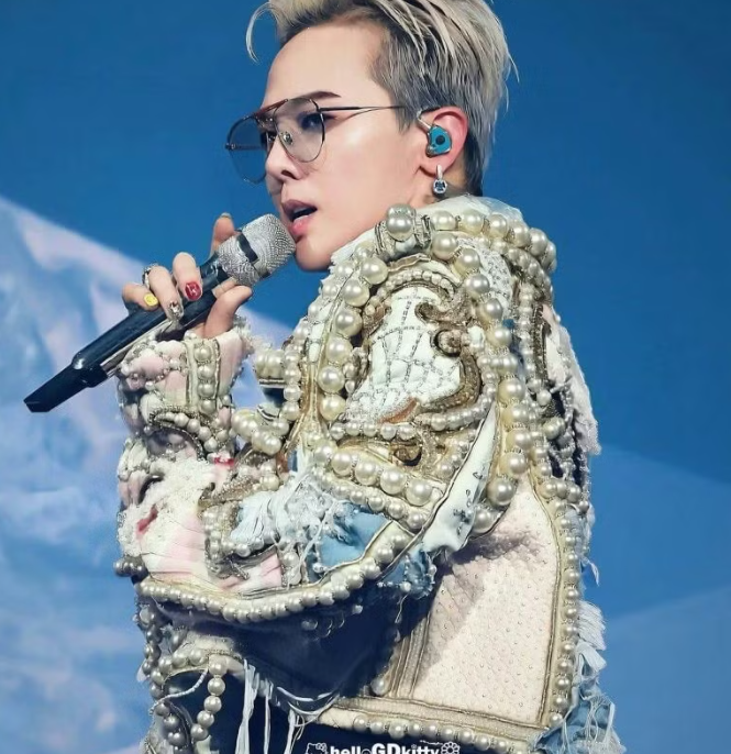Gay cấn cuộc đua ngôi sao quyền lực giữa G-Dragon và BTS