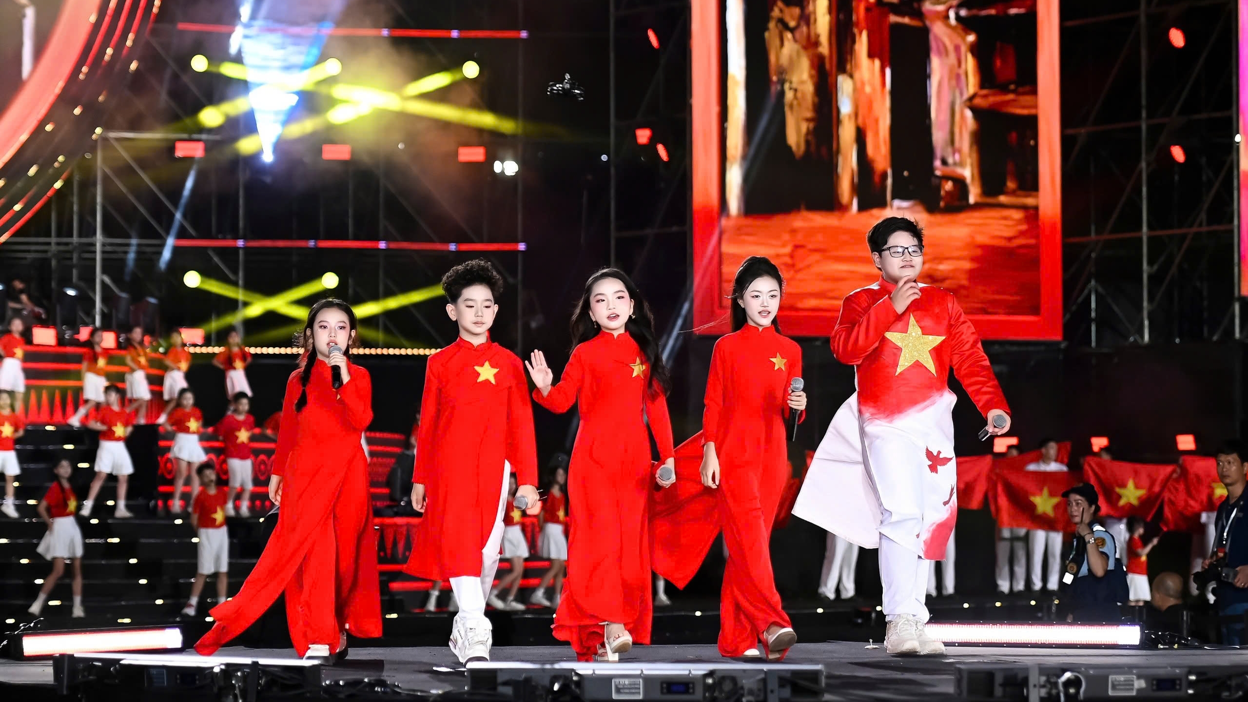 Những tài năng “Búp Sen Vàng” tỏa sáng rực rỡ tại concert quốc gia “Âm Vang Tổ Quốc”