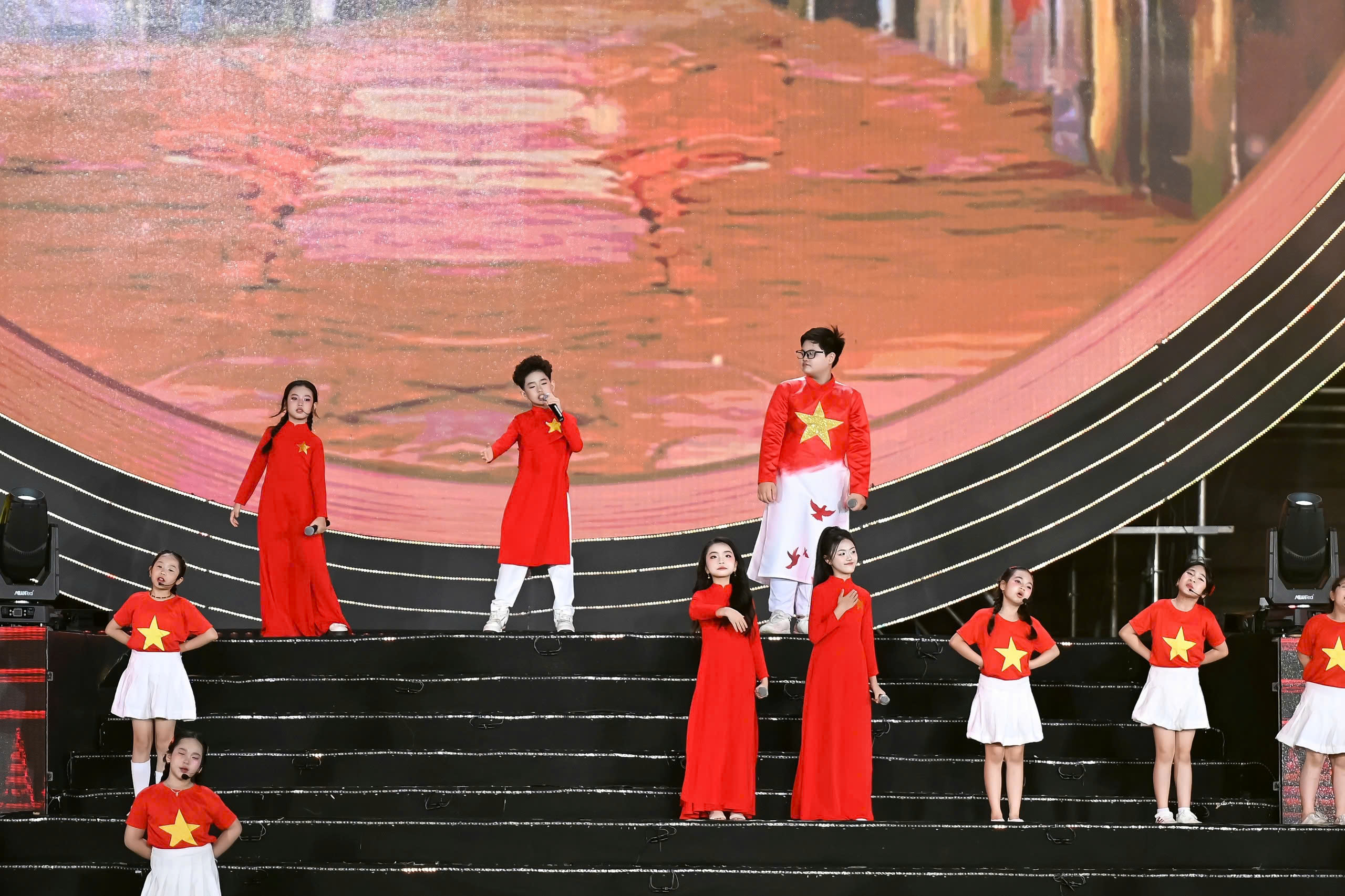 Những tài năng “Búp Sen Vàng” tỏa sáng rực rỡ tại concert quốc gia “Âm Vang Tổ Quốc”