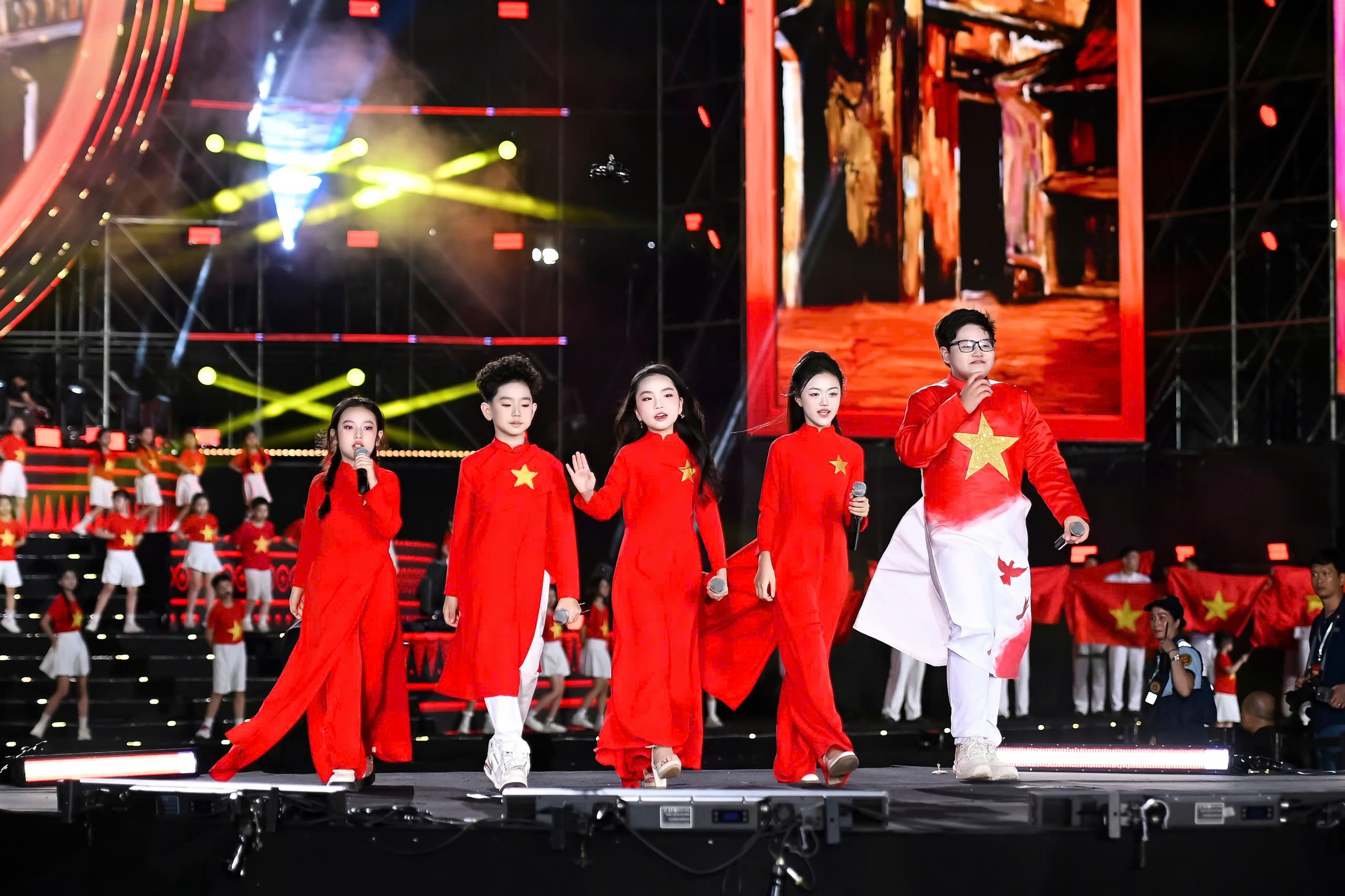 Những tài năng “Búp Sen Vàng” tỏa sáng rực rỡ tại concert quốc gia “Âm Vang Tổ Quốc”