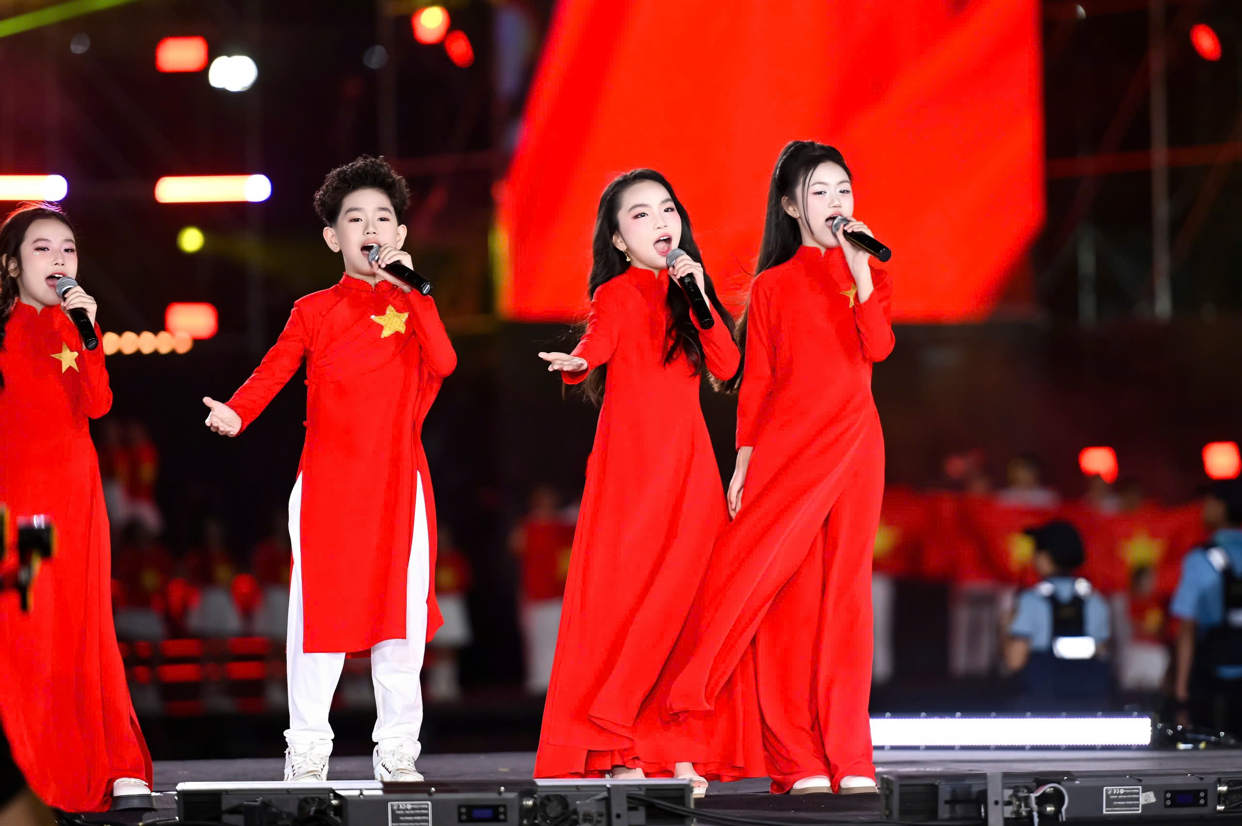 Những tài năng “Búp Sen Vàng” tỏa sáng rực rỡ tại concert quốc gia “Âm Vang Tổ Quốc”