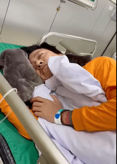 Ca sĩ Tuấn Hưng liên tục nhập viện vì stress và thiếu ngủ trầm trọng