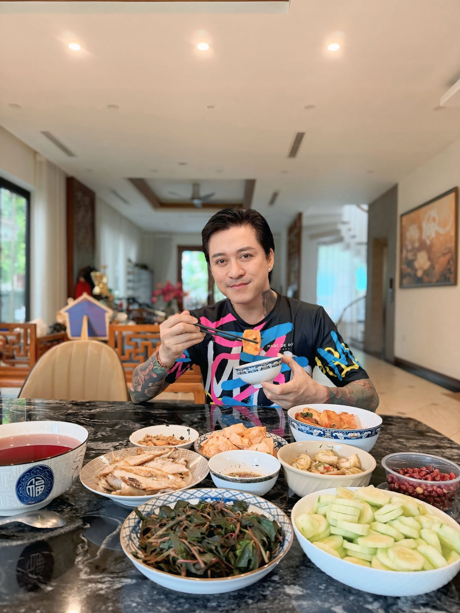Ca sĩ Tuấn Hưng liên tục nhập viện vì stress và thiếu ngủ trầm trọng
