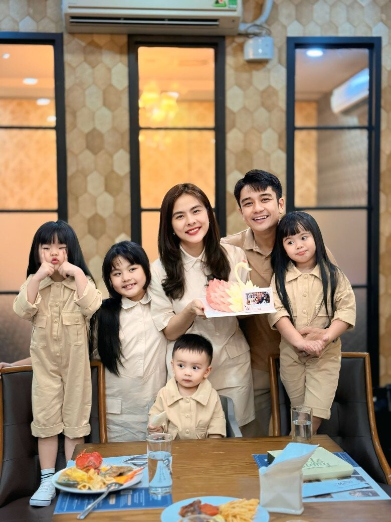 Nữ diễn viên Vân Trang khoe nhan sắc tuổi U40 và cuộc sống mẹ 4 con viên mãn