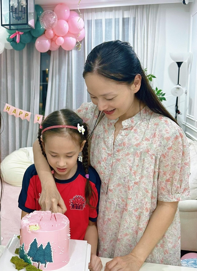 Diễn viên Lan Phương tổ chức sinh nhật 8 tuổi giản dị cho con gái Lina Linh