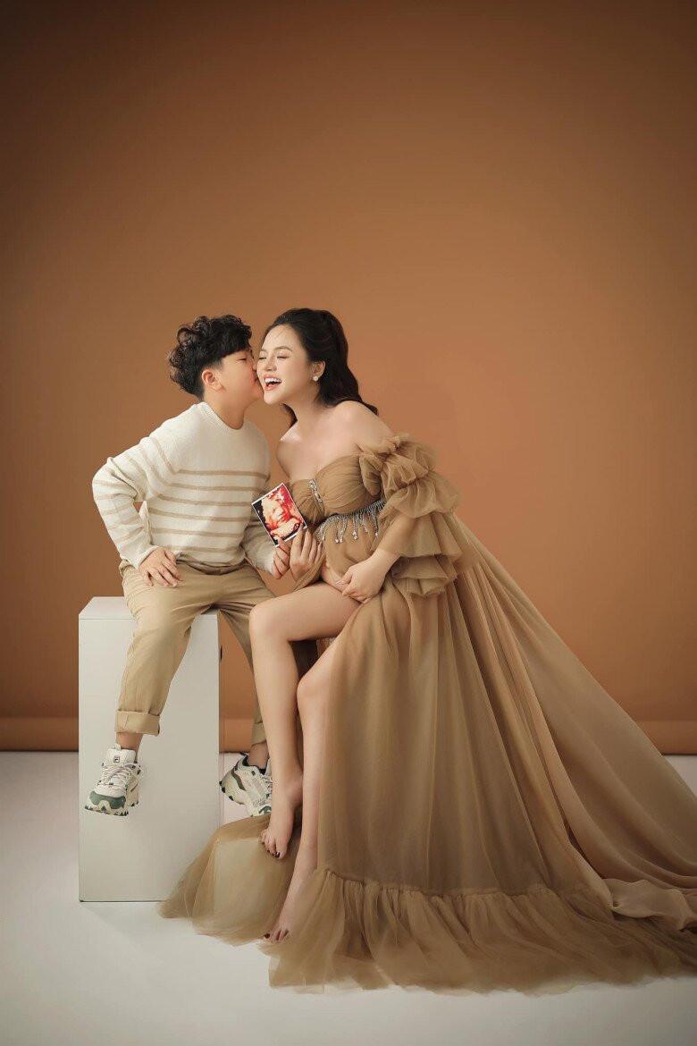 Diễn viên Chí Nhân mừng sinh nhật con trai 11 tuổi: Quý tử cao lớn và ga lăng giống bố