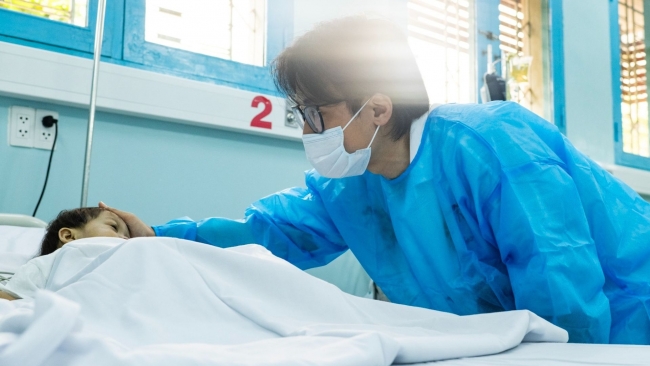 Ca sĩ Hà Anh Tuấn hỗ trợ chi phí ghép gan cho bệnh nhi 2 tuổi