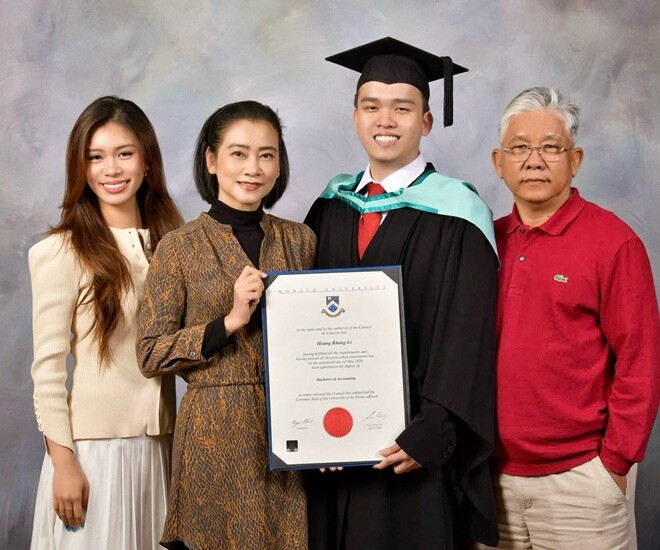 NSƯT Tuyết Thu cùng ông xã cựu công an chúc mừng con trai tốt nghiệp đại học tại Úc