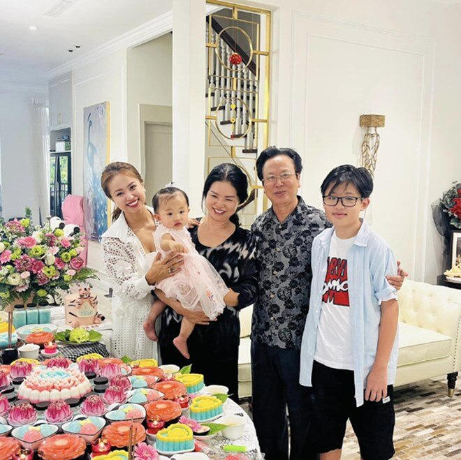 Nhan sắc thời trẻ của bố mẹ MC Vân Hugo: Vẻ đẹp chuẩn tài tử và minh tinh điện ảnh