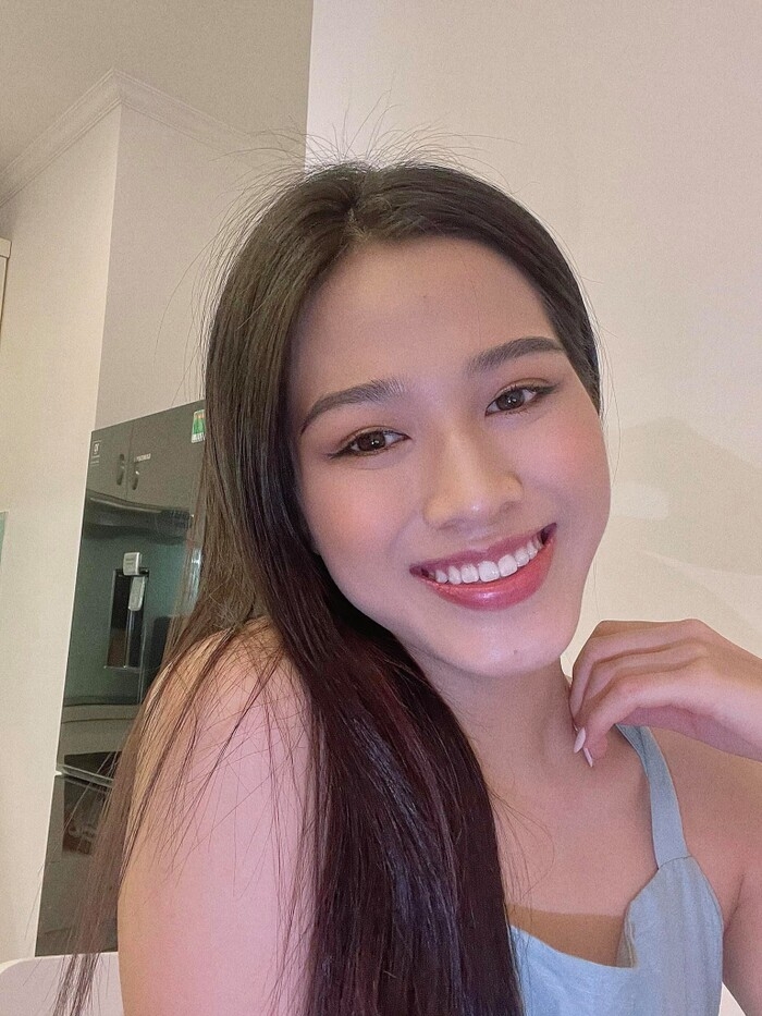 Đỗ Thị Hà 'đốn tim' fan với loạt ảnh khoe cận nhan sắc xinh đẹp và nụ cười tỏa nắng Đỗ Thị Hà 'đốn tim' fan với loạt ảnh khoe cận nhan sắc xinh đẹp và nụ cười tỏa nắng