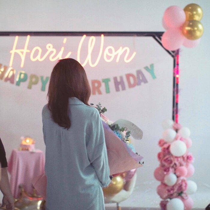 Trấn Thành tự tay trang trí sinh nhật cho Hari Won: Đơn giản nhưng cực ấm áp