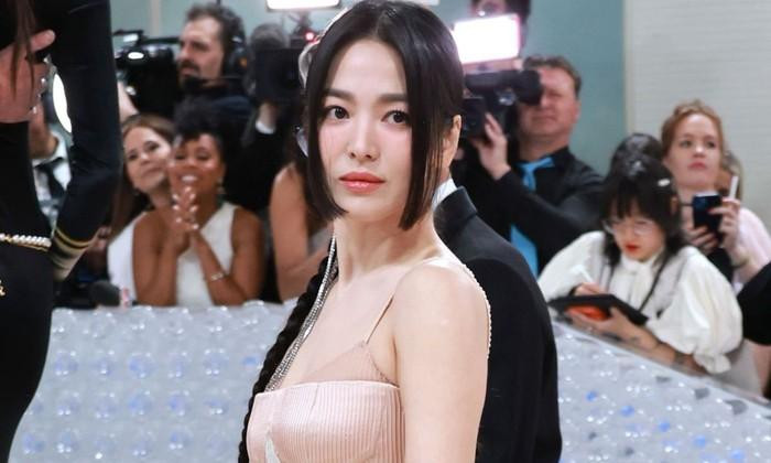 Song Hye Kyo dẫn đầu danh sách ngọc nữ Hàn thập niên 2000 sau khi trở thành thị hậu Baeksang 2023