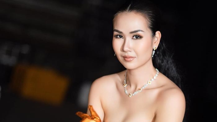 Thoát vai mẹ bỉm sữa, Võ Hạ Trâm lên đồ tựa "nữ thần" với thần thái ngút ngàn