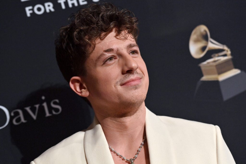 Charlie Puth trình diễn cùng dàn sao Việt