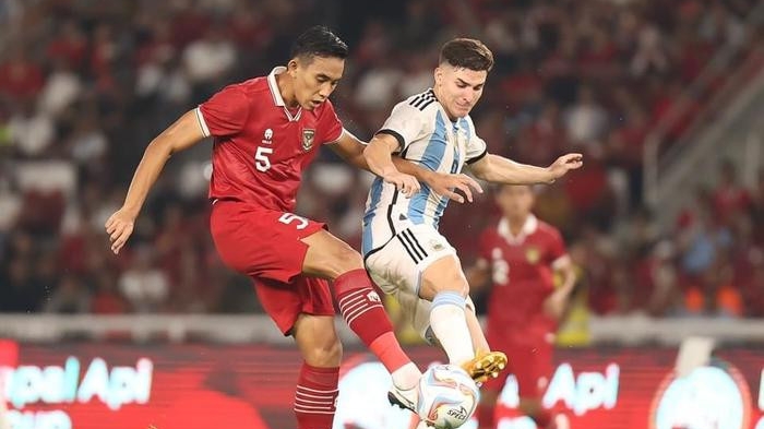 HLV Shin Tae Yong hài lòng khi Indonesia chỉ thua 2 bàn trước Argentina