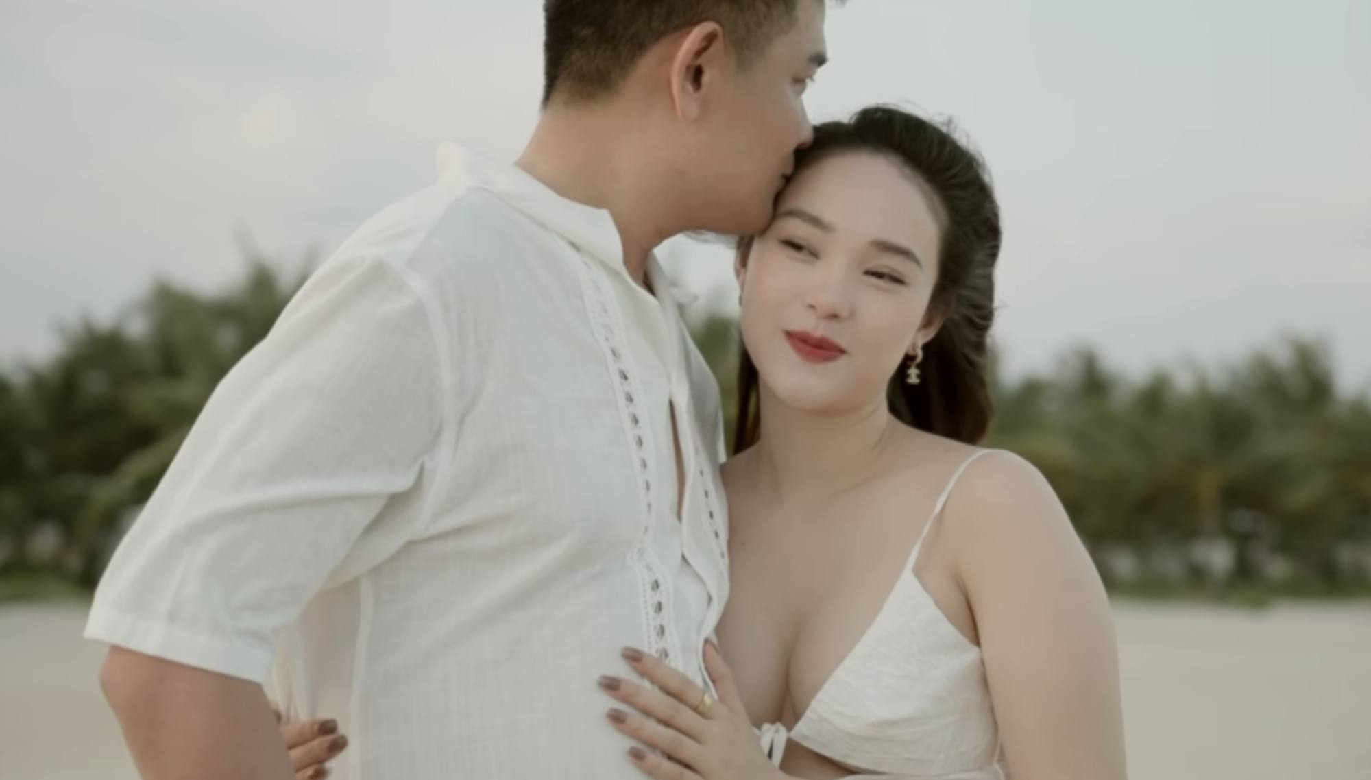 Chồng kín tiếng tiết lộ cuộc sống hôn nhân với ca sĩ Minh Hằng