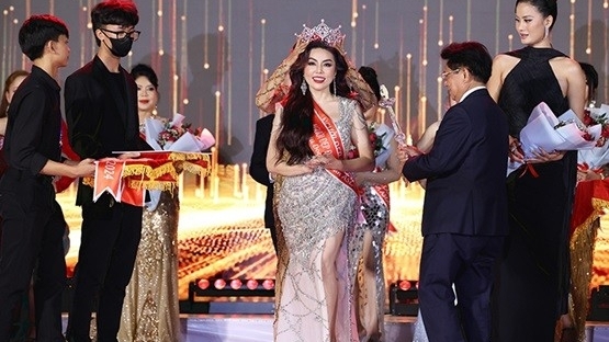 Nghiêm Thị Huệ trở thành tân Hoa hậu Doanh nhân ASEAN