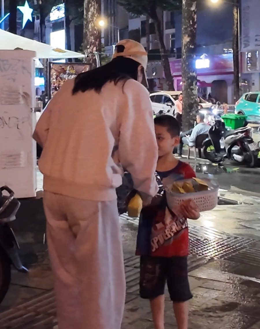 Hoa hậu Đoàn Thiên Ân lan tỏa yêu thương đến trẻ em có hoàn cảnh khó khăn