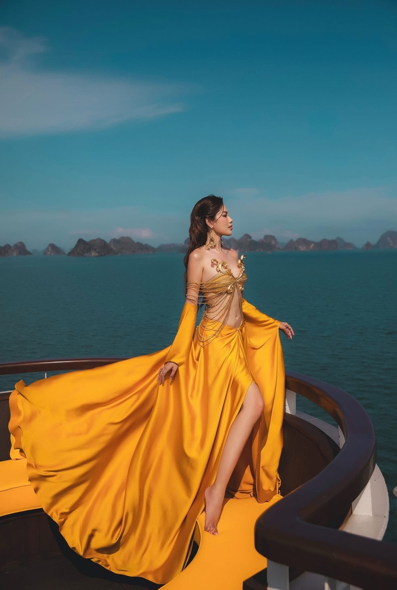 Hoa hậu Lê Hoàng Phương đẹp hút mắt giữa kỳ quan thiên nhiên