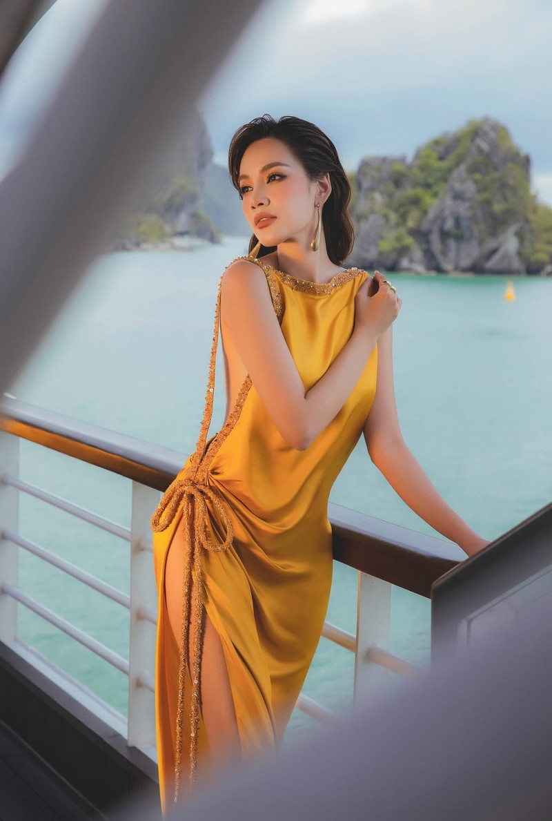 Hoa hậu Lê Hoàng Phương đẹp hút mắt giữa kỳ quan thiên nhiên
