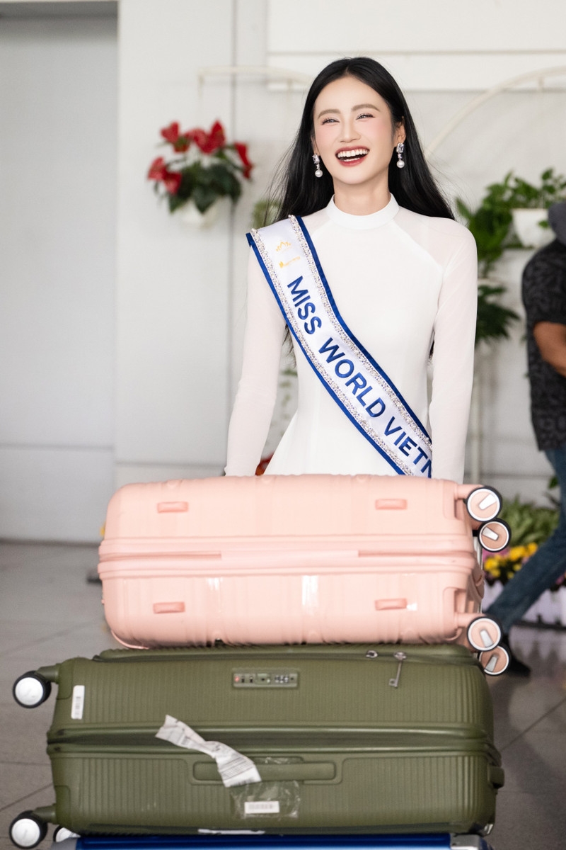 Ý Nhi rạng rỡ về nước, khép lại giấc mơ Miss World