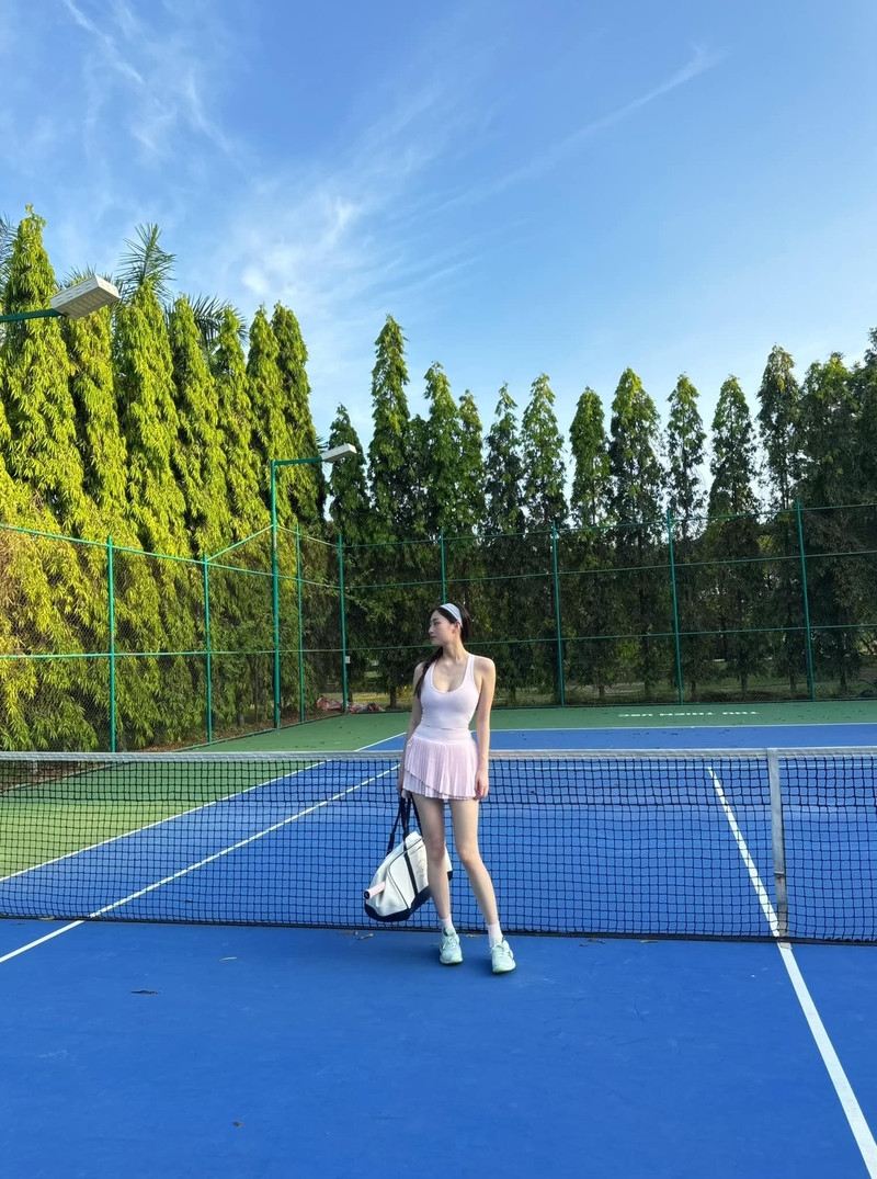 Lương Thùy Linh khoe vóc dáng đẹp 'miễn chê' trên sân tennis Lương Thùy Linh khoe vóc dáng đẹp 'miễn chê' trên sân tennis