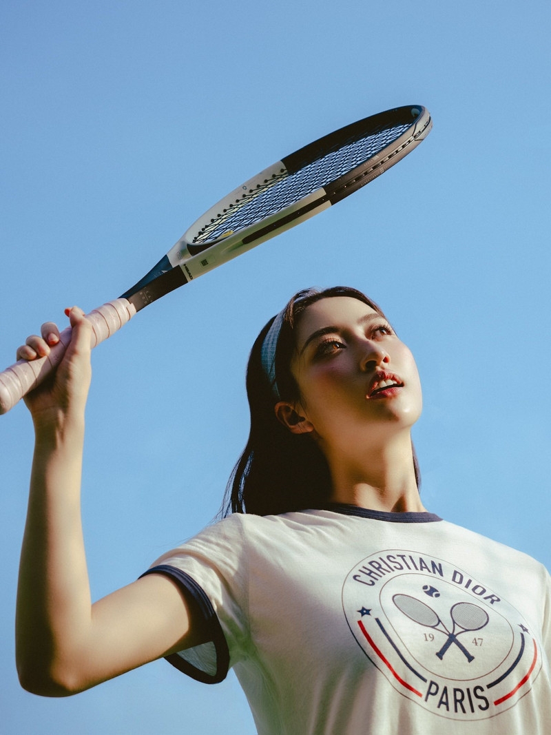 Lương Thùy Linh khoe vóc dáng đẹp 'miễn chê' trên sân tennis