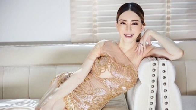 Nữ tỷ phú chuyển giới mất chức tại công ty tổ chức Hoa hậu Hoàn vũ