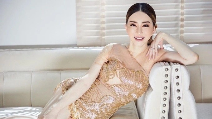 Nữ tỷ phú chuyển giới mất chức tại công ty tổ chức Hoa hậu Hoàn vũ