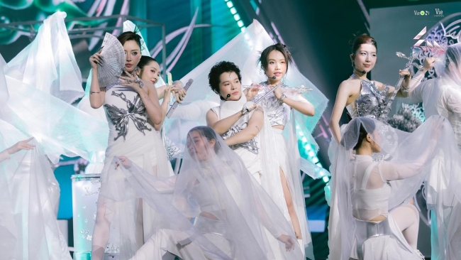 Đội Bích Phương – Phương Mỹ Chi dẫn đầu vòng đầu tiên “Em xinh say hi”