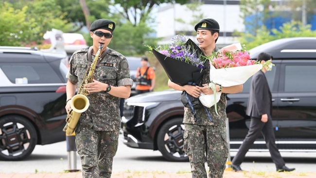 7 thành viên BTS sẽ chính thức tái ngộ đông đủ cùng ARMY tháng 6 này