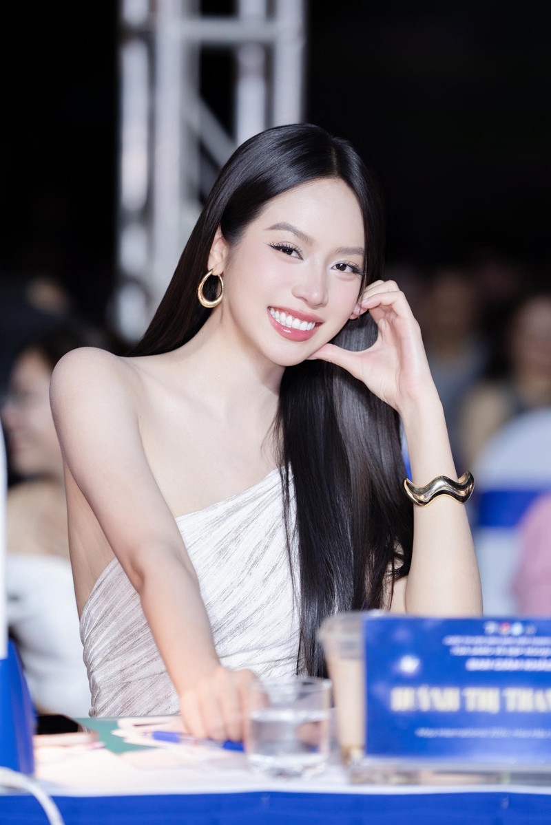 Cận cảnh gương mặt đẹp hoàn hảo của Hoa hậu Thanh Thủy