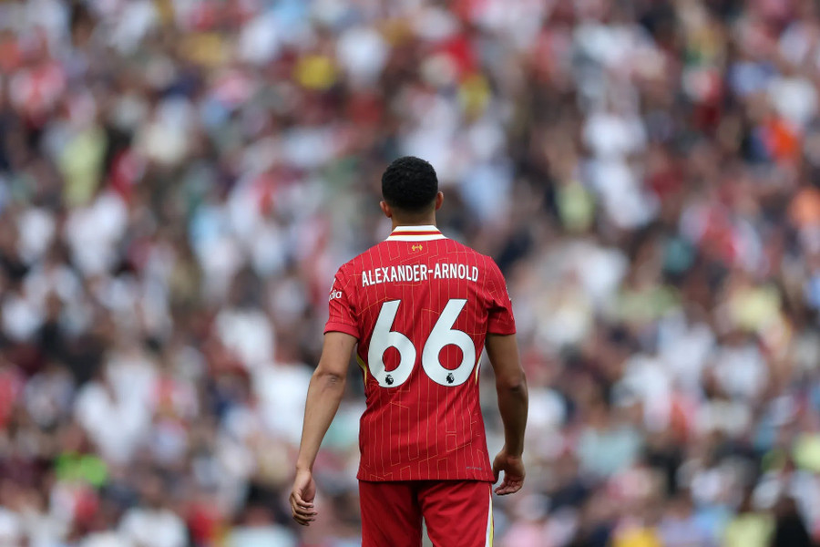 Vì sao Alexander-Arnold không được mặc áo 66 tại Real Madrid?