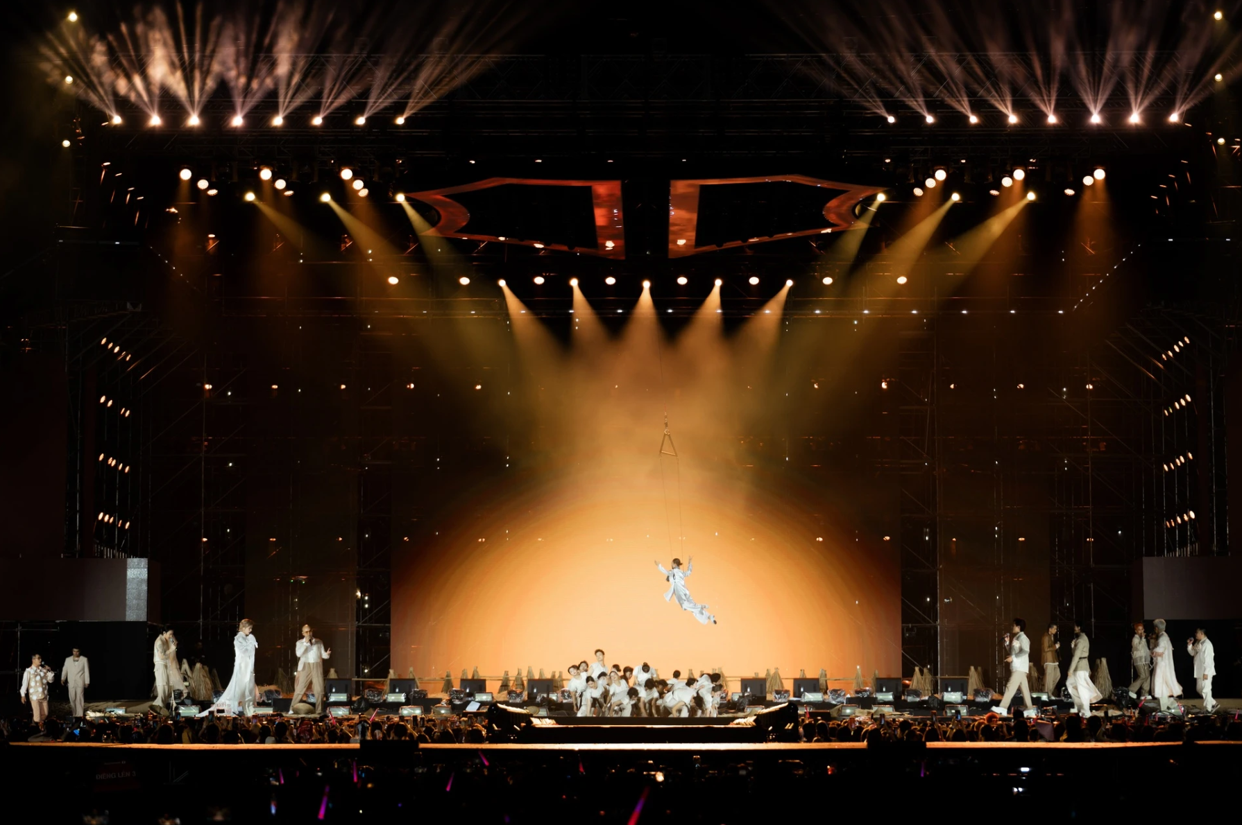 Anh trai vượt ngàn chông gai khép lại bằng hai đêm concert mãn nhãn và nhiều tiếc nuối