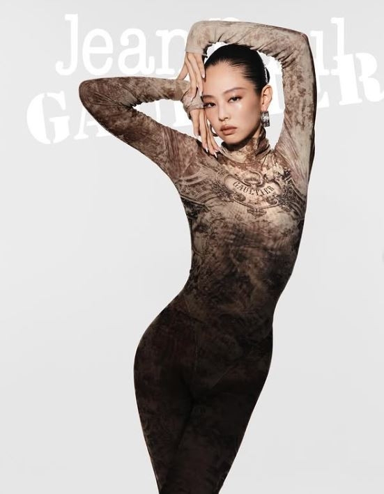 Jennie (BLACKPINK) phô diễn thân hình 'S-Line' hoàn hảo